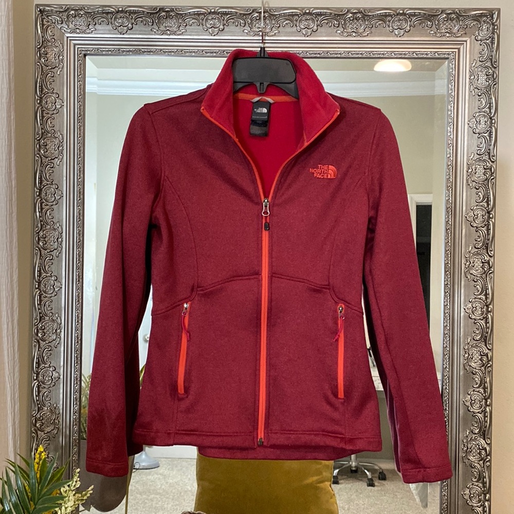 Very figure flattering cut on body. Microfleece lined and no pilling shell.